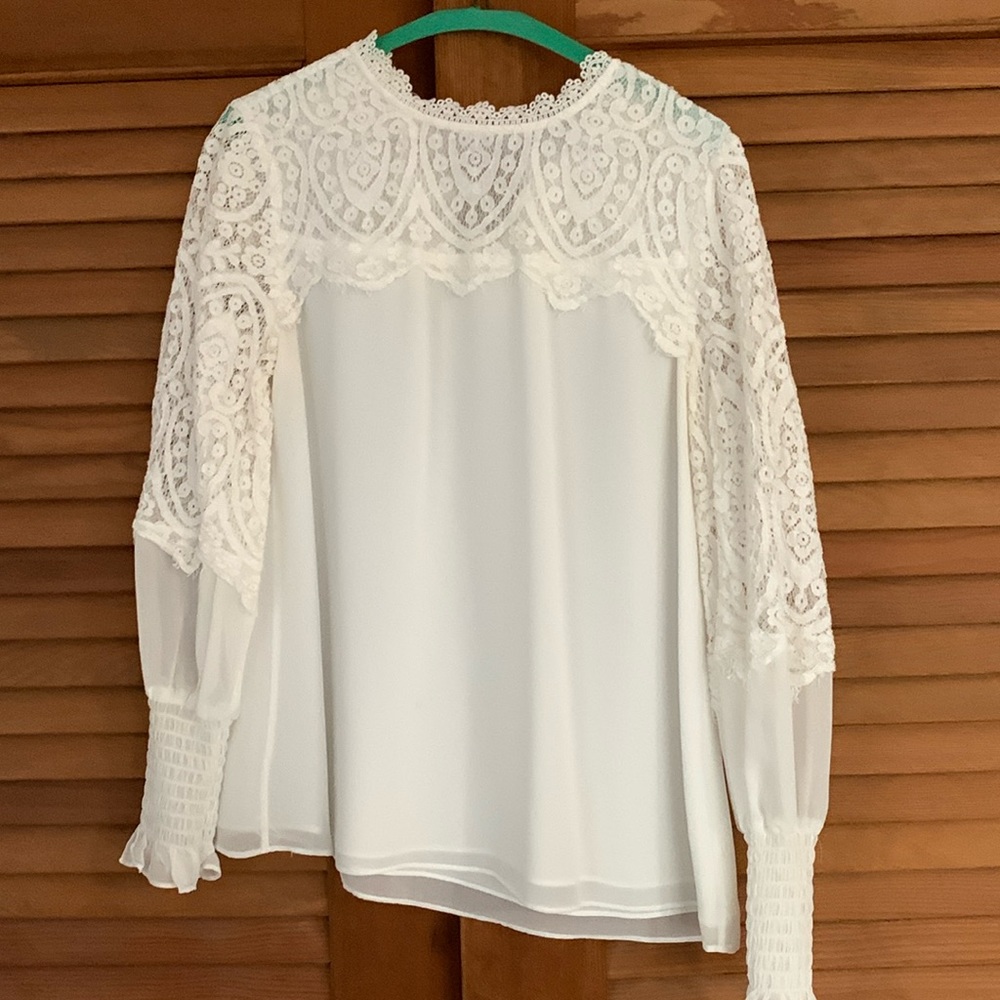 Beautiful White House, black market shirt